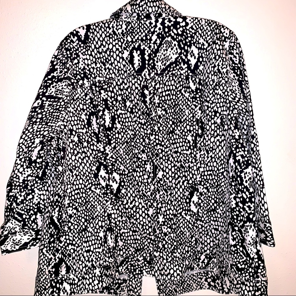 CJ asks Size 1X Modern Print Cotton Spandex Button Down Shirt